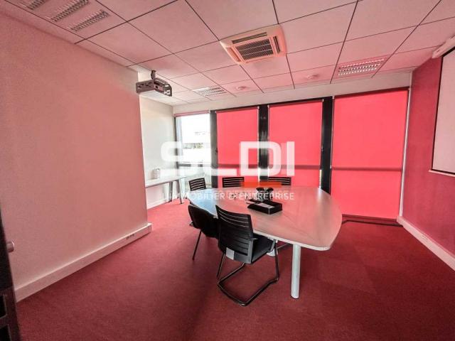 Bureaux A LOUER - SAINT PRIEST - 274 m²