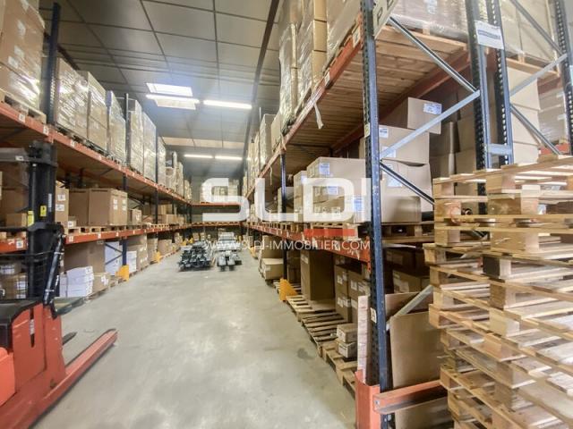 Locaux d'activités A LOUER - CHASSIEU - 1 600 m²