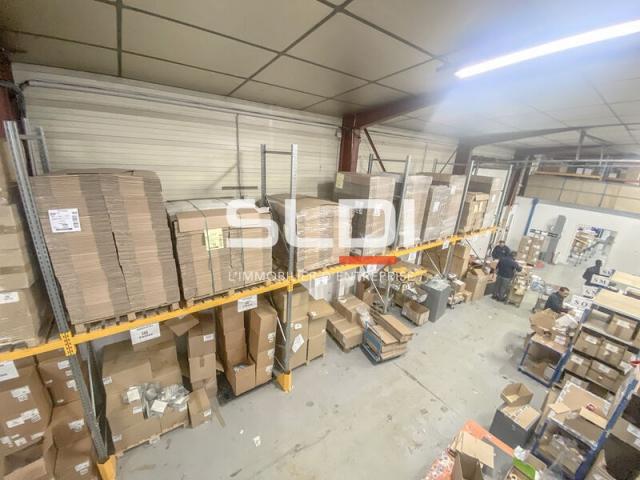 Locaux d'activités A LOUER - CHASSIEU - 1 600 m²