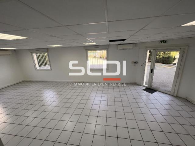 Locaux d'activités A LOUER - VENISSIEUX - 744 m²