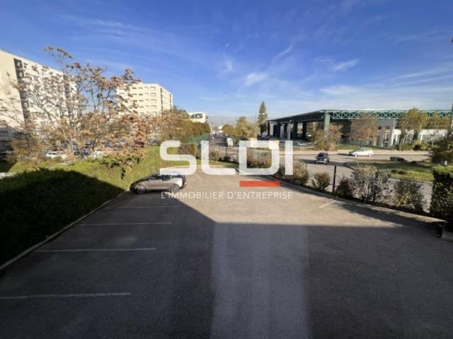 Locaux d'activités A LOUER - VENISSIEUX - 744 m²