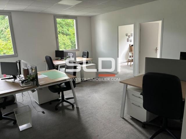 Bureaux A LOUER - SAINT PRIEST - 104 m²