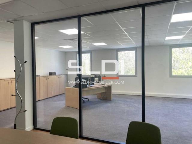 Bureaux A LOUER - SAINT PRIEST - 104 m²