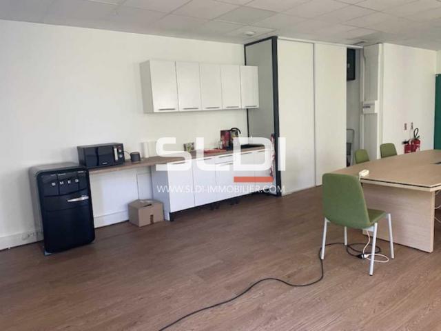 Bureaux A LOUER - SAINT PRIEST - 104 m²