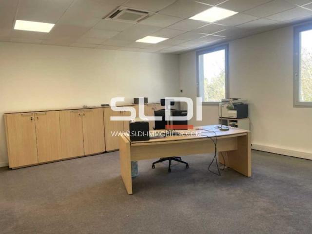 Bureaux A LOUER - SAINT PRIEST - 104 m²