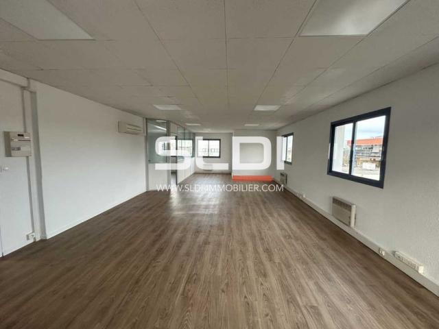 Bureaux A LOUER - CHASSIEU - 166 m²
