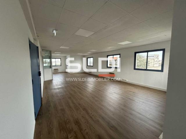 Bureaux A LOUER - CHASSIEU - 166 m²