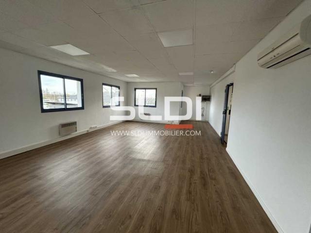 Bureaux A LOUER - CHASSIEU - 166 m²