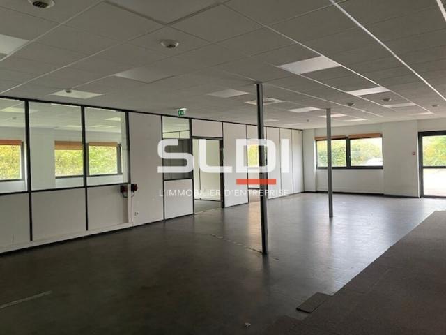 Bureaux A LOUER - SAINT PRIEST - 1 569 m²