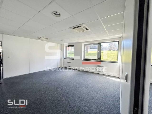 Bureaux A LOUER - LIMONEST - 916 m²
