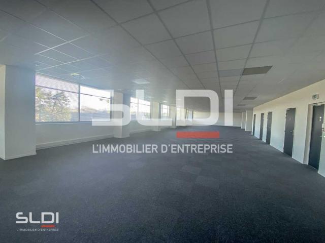 Bureaux A LOUER - RILLIEUX LA PAPE - 980 m²