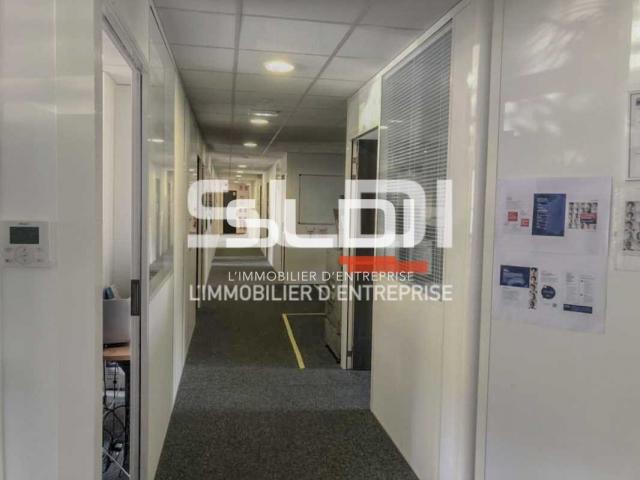 Bureaux A LOUER - BRON - 498 m²