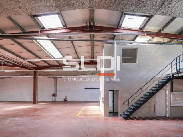 Locaux d'activités A LOUER - CORBAS - 4 294 m²