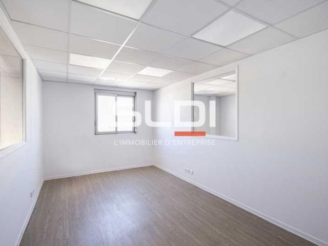 Locaux d'activités A LOUER - CORBAS - 4 294 m²
