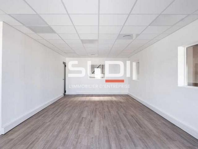 Locaux d'activités A LOUER - CORBAS - 4 294 m²