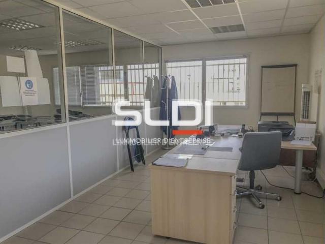 Locaux d'activités A LOUER - CHASSIEU - 192 m²