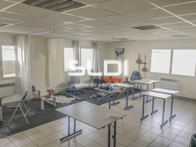 Locaux d'activités A LOUER - CHASSIEU - 192 m²
