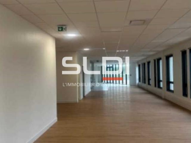 Locaux d'activités A LOUER - SAINT LAURENT DE MURE - 4 560 m²