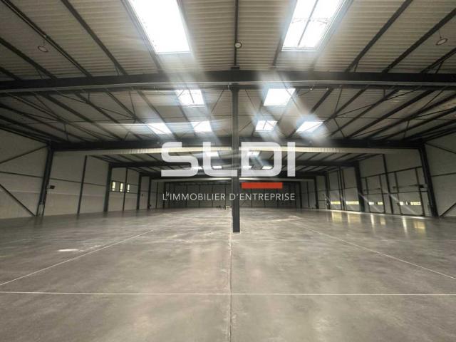 Locaux d'activités A LOUER - SAINT LAURENT DE MURE - 4 560 m²