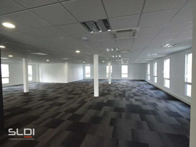 Bureaux A LOUER - SAINT PRIEST - 268 m²