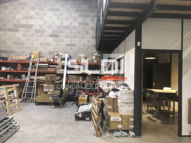 Locaux d'activités A LOUER - CHASSIEU - 354 m²