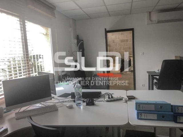 Locaux d'activités A LOUER - CHASSIEU - 354 m²