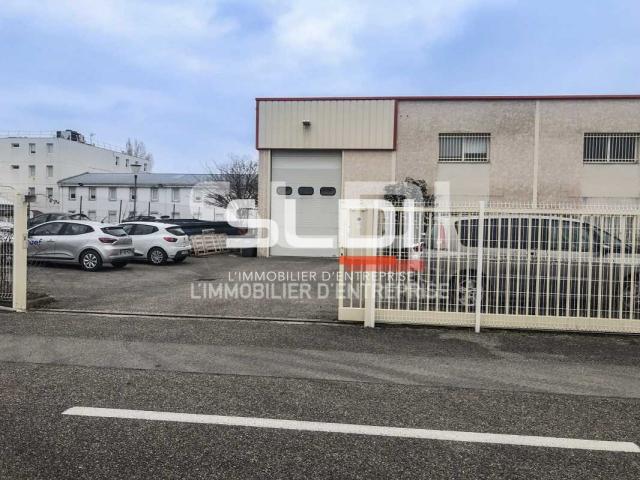 Locaux d'activités A LOUER - CHASSIEU - 354 m²