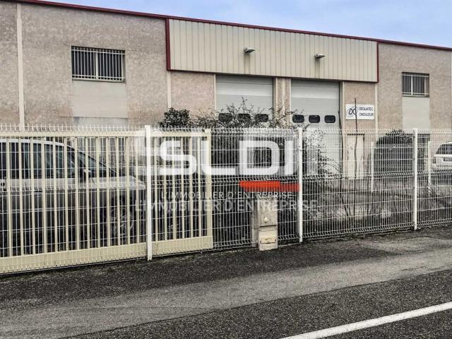 Locaux d'activités A LOUER - CHASSIEU - 354 m²