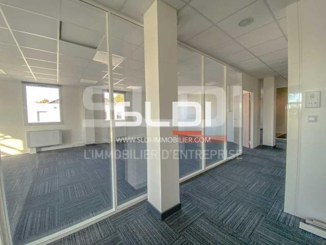 Bureaux A LOUER - SAINT PRIEST - 168 m²