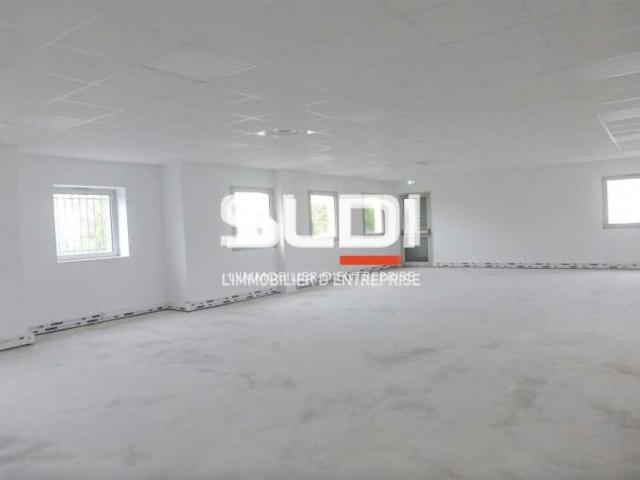 Bureaux A VENDRE OU A LOUER - SAINT PRIEST - 647 m²