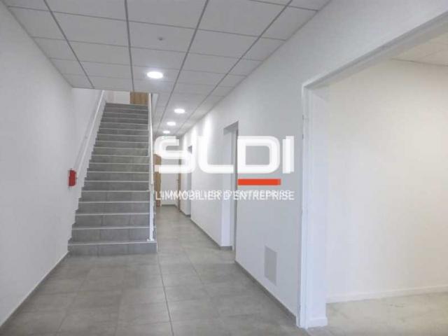 Bureaux A VENDRE OU A LOUER - SAINT PRIEST - 647 m²