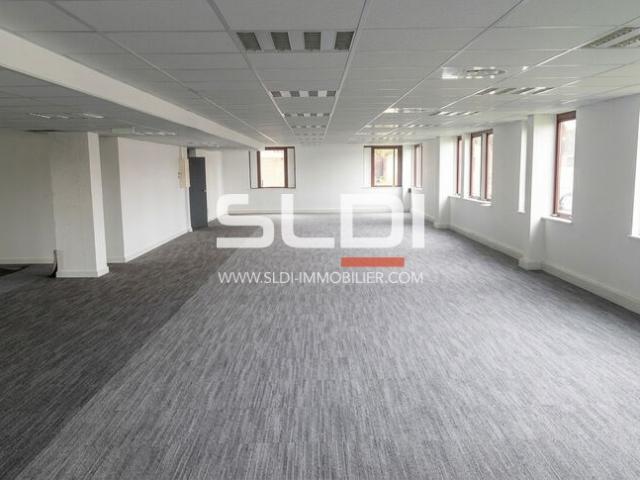 Bureaux A VENDRE OU A LOUER - VENISSIEUX - 1 824 m²