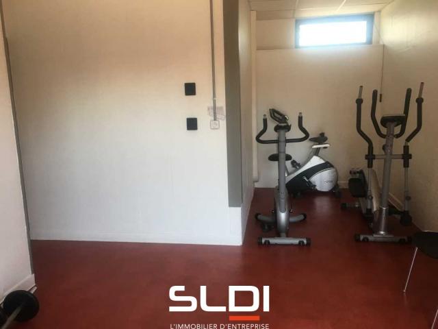 Bureaux A LOUER - RILLIEUX LA PAPE - 197 m²