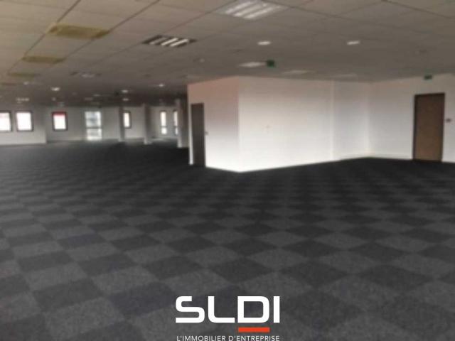 Bureaux A LOUER - SAINT PRIEST - 592 m²