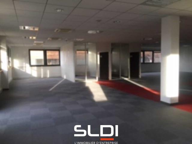 Bureaux A LOUER - SAINT PRIEST - 592 m²