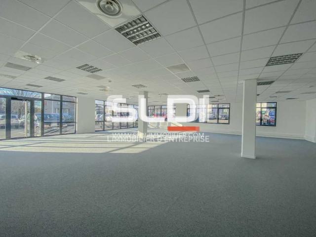 Commerces A LOUER - VILLEFRANCHE SUR SAONE - 457 m²