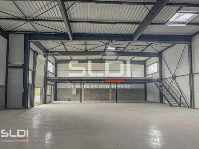 Locaux d'activités A VENDRE OU A LOUER - FRANS - 538 m²
