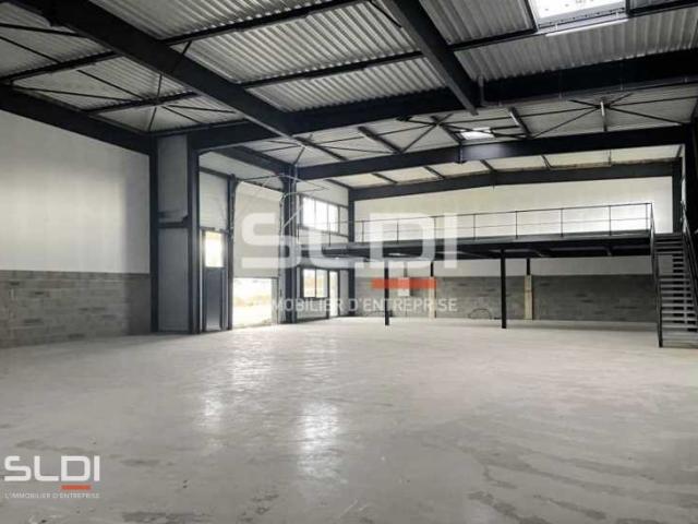 Locaux d'activités A VENDRE OU A LOUER - FRANS - 538 m²