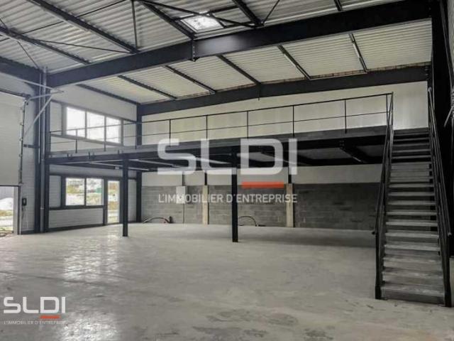 Locaux d'activités A VENDRE OU A LOUER - FRANS - 538 m²