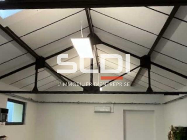 Locaux d'activités A LOUER - FLEURIEU SUR SAONE - 804 m²