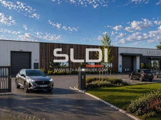 Locaux d'activités A VENDRE OU A LOUER - GUEREINS - 1 700 m²