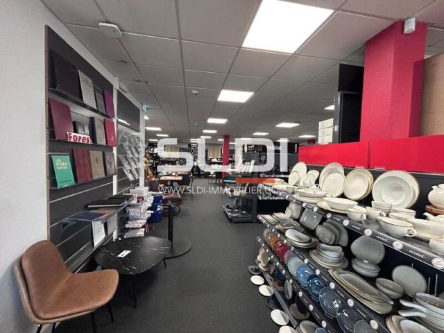 Commerces A LOUER - LIMONEST - 356 m²