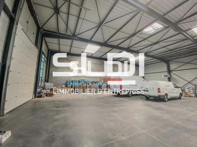Locaux d'activités A LOUER - SAINT PRIEST - 328 m²