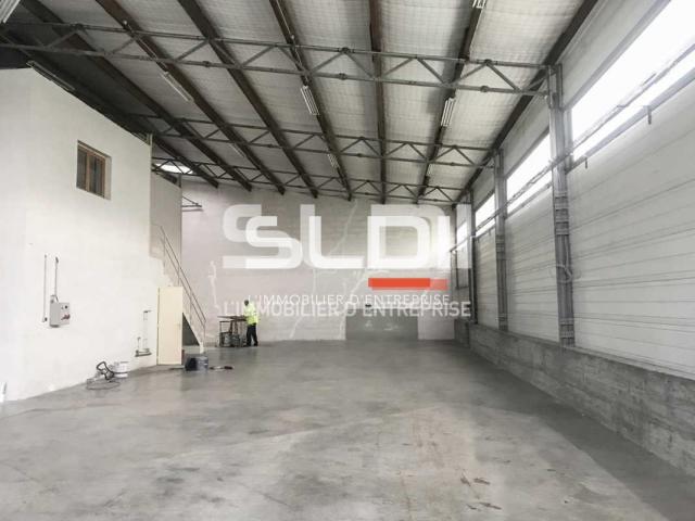 Locaux d'activités A LOUER - CHASSIEU - 240 m²
