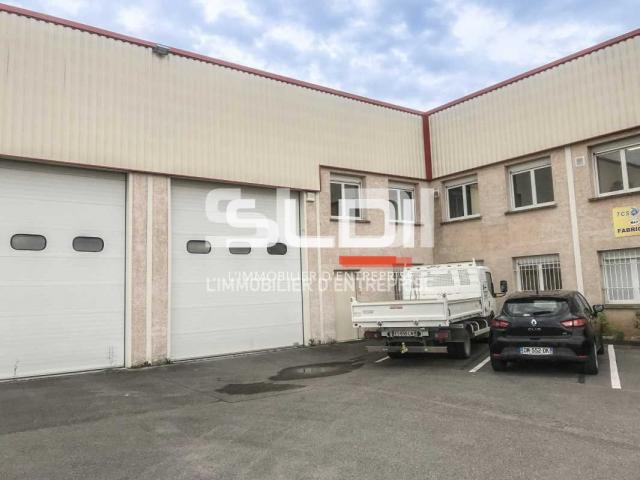 Locaux d'activités A LOUER - CHASSIEU - 240 m²
