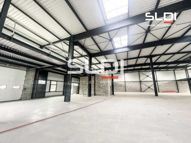 Locaux d'activités A LOUER - SAINT PRIEST - 4 366 m²