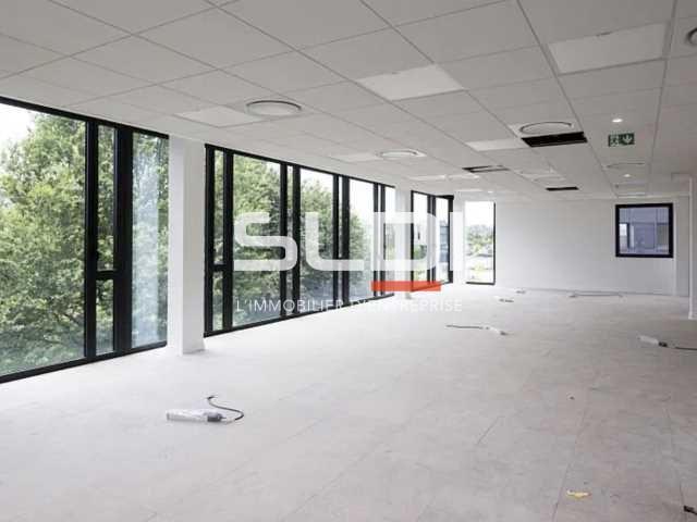 Bureaux A LOUER - LIMONEST - 828 m²