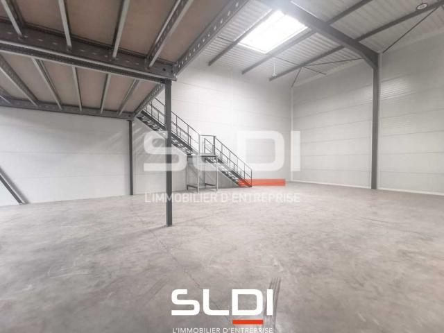 Locaux d'activités A VENDRE OU A LOUER - VILLEFONTAINE - 443 m²