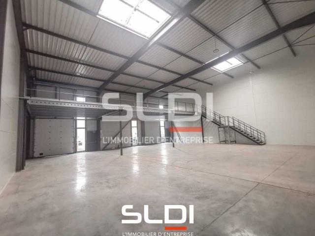 Locaux d'activités A VENDRE OU A LOUER - VILLEFONTAINE - 443 m²