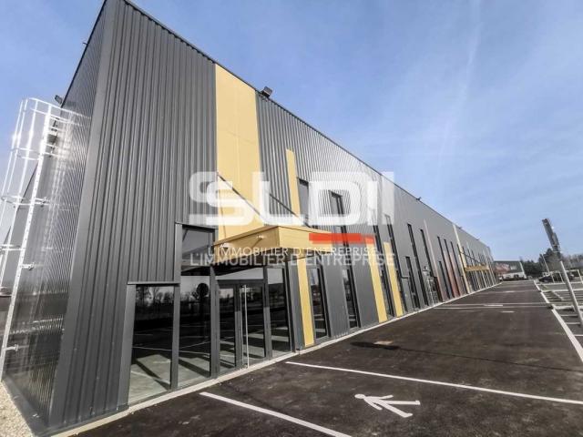 Locaux d'activités A VENDRE OU A LOUER - VILLEFONTAINE - 443 m²